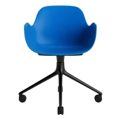 Normann Copenhagen - Form Armstol Swivel 5W med hjul - Sort/Blå