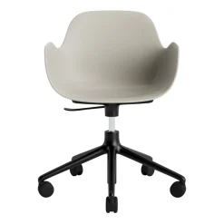 Normann Copenhagen - Form Armstol Swivel 5W med hjul - Sort/Lys grå