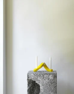 Normann Copenhagen - Lysestage - Crooked Candlestick Two - Yellow/Gul