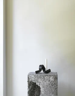 Normann Copenhagen - Lysestage - Crooked Candlestick One - Bronze
