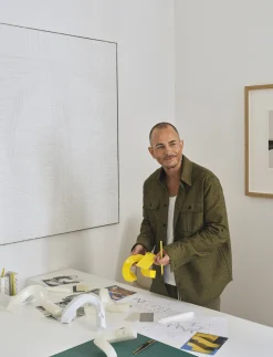 Normann Copenhagen - Lysestage - Crooked Candlestick One - Grey / Grå