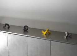 Normann Copenhagen - Lysestage - Crooked Candlestick One - Grey / Grå