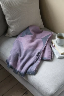 NovoForm - Loop Plaid / tæppe, Orchid Haze, 130 x 180 cm