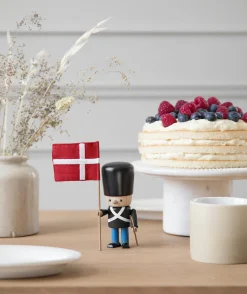 NovoForm - Sort garder m. flag og gevær