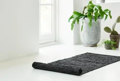 Rug Solid - Tæppe m. læder, sort - 65x135 cm