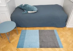 Tica Copenhagen - Smudsmåtte - Stripes Horizon - Blå/Steelgrey - 90x130 cm