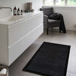 Tica Copenhagen - Smudsmåtte - Dots - Sort/grå - 90x130 cm