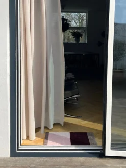 Tica Copenhagen - Smudsmåtte - Stripes Horizon - Bordeaux/Rose/Sand - 40x60 cm