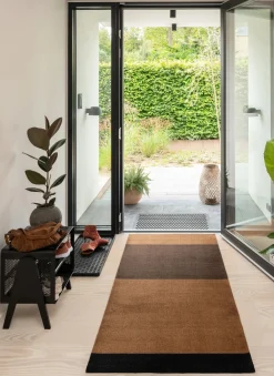 Tica Copenhagen - Smudsmåtte - Stripes Horizon - Cognac/Dark Brown/Black - 90x200 cm