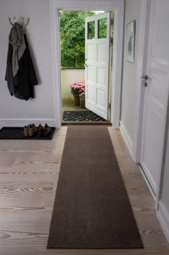 Tica Copenhagen - Smudsmåtte - Ensfarvet - Mørkebrun - 67x200 cm