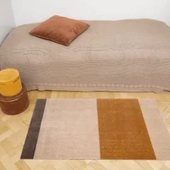 Tica Copenhagen - Smudsmåtte - Stripes Horizon - Ivory-Dijon-Brown - 90x130 cm