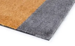 Tica Copenhagen - Smudsmåtte - Stripes Horizon - Lysegrå og Dijon - 90x200 cm