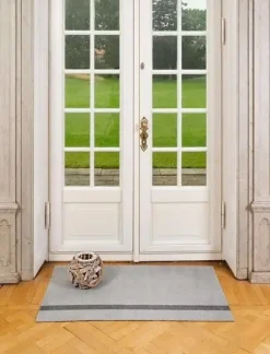 Tica Copenhagen - Smudsmåtte - Stripes Vertical - Lysegrå/Steelgrey - 67x120 cm