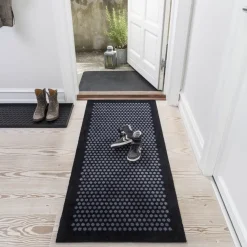 Tica Copenhagen - Smudsmåtte - Dots - Sort/grå - 67x120 cm