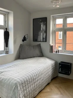 Tica Copenhagen - Vægreol i Small - Sort Metal