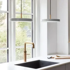 Umage - Loftlampe pendel - Asteria - Messingtop - Hvid/Nuance mist - Mini Ø31 cm