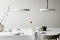 Umage - Pendel m/ ståltop - Asteria - Pearl white - Medium Ø43 cm