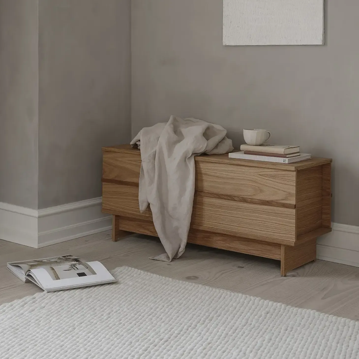 We Do Wood - Correlation Bench. Slagbænk i eg og med opbevaring