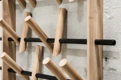 We Do Wood - Knagerække - Coat Frama - bambus med sort stål